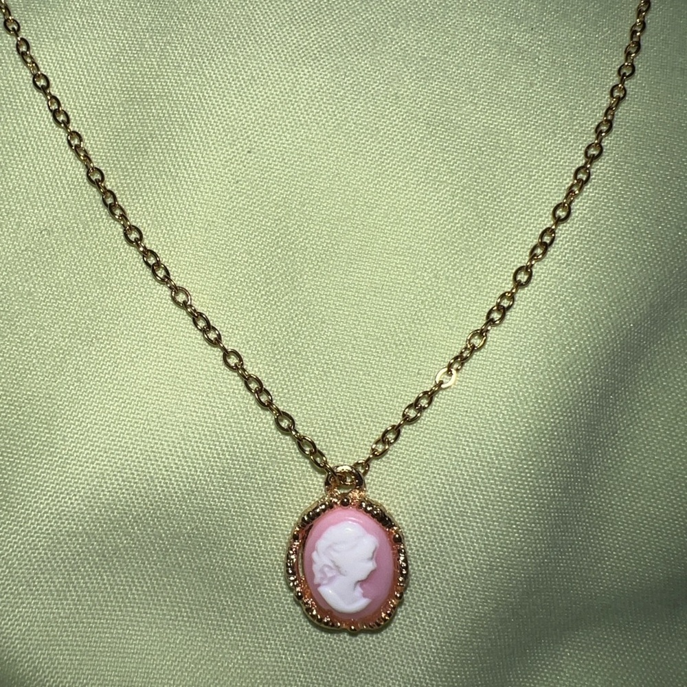 Cameo pink mini gold necklace - Picture 2 of 9